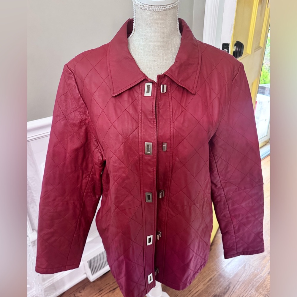 Burgundy Quilted Leather Jacket Turn-Lock Closure Diamond‎ Stitch Coat